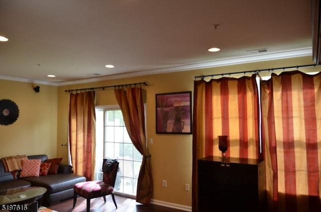 living room featuring baseboards, visible vents, crown molding, and recessed lighting