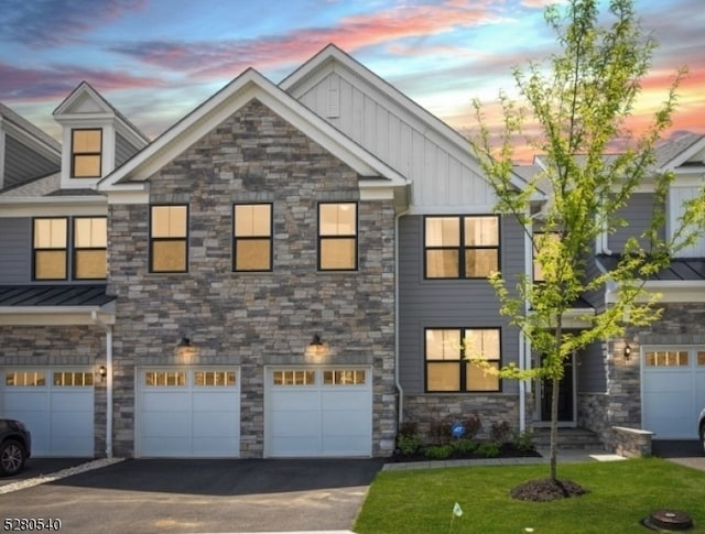 view of front facade with a garage