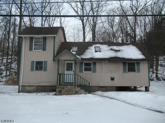 view of front of property