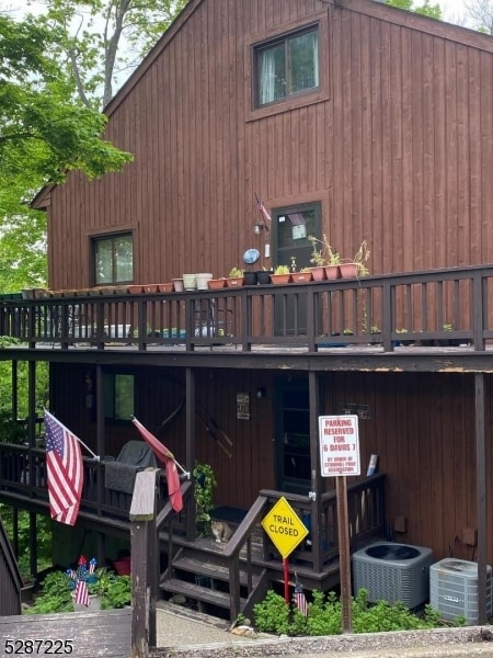 deck with central AC unit