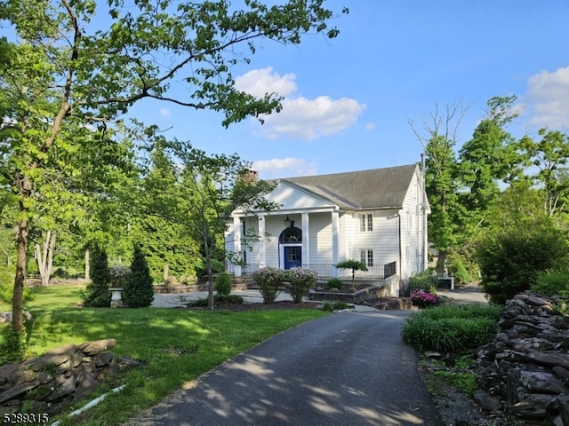 view of front of property with a front yard