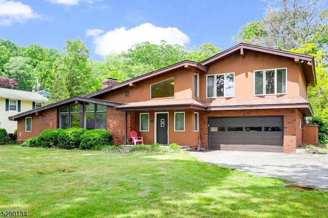 view of front facade featuring a garage and a front yard