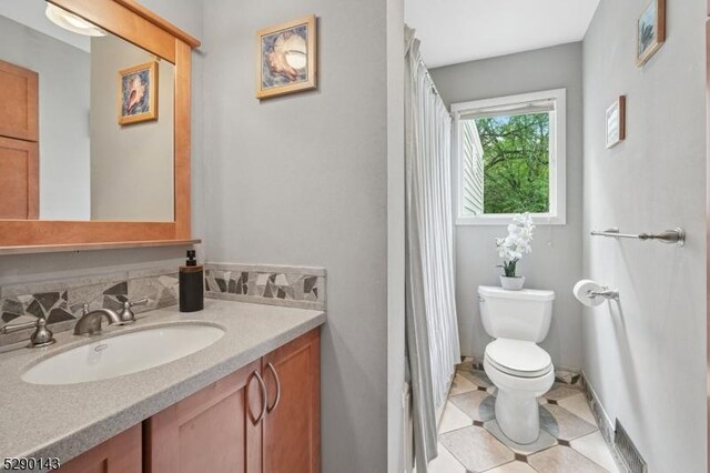 268 Stonehouse Rd, Bernards Twp, NJ 07920 - full bath featuring vanity and curtained shower