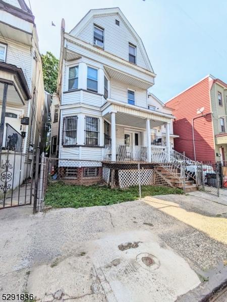 view of front of property with covered porch