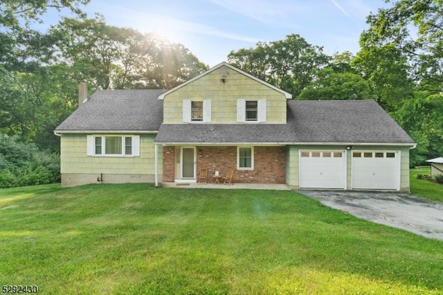 view of front of home featuring a garage and a front yard