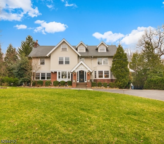 view of front of home with a front lawn