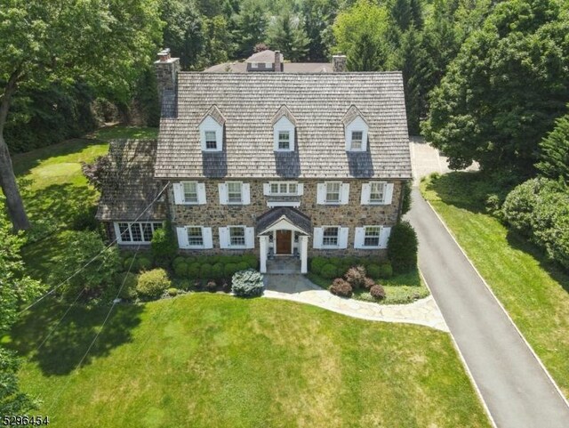 view of front of property with a front lawn