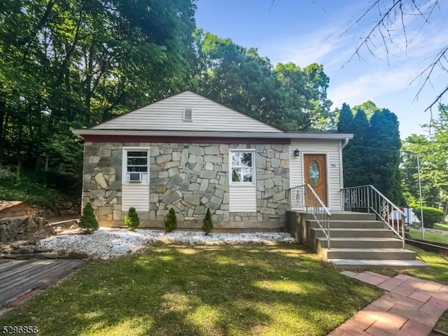 bungalow featuring a front yard