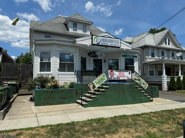 view of front of house