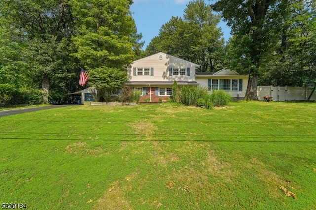 split level home with a front lawn