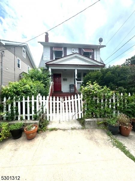 view of front facade with a porch