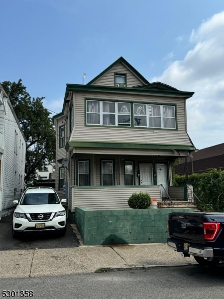 view of front facade featuring a porch