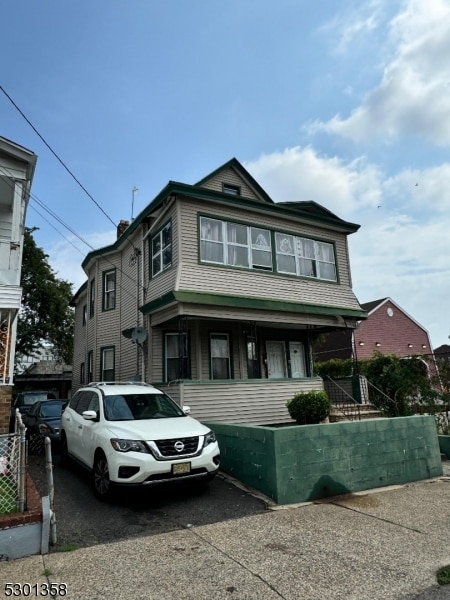 view of front facade