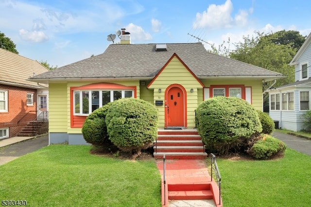 bungalow-style house featuring a front yard