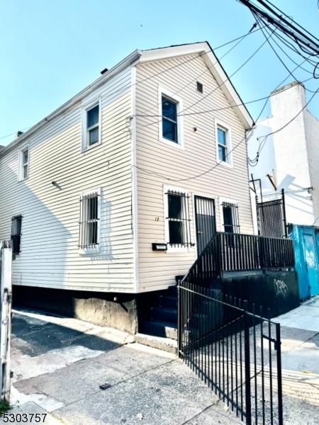 12 Thomas St, Newark City, NJ 07114 - view of front facade with fence