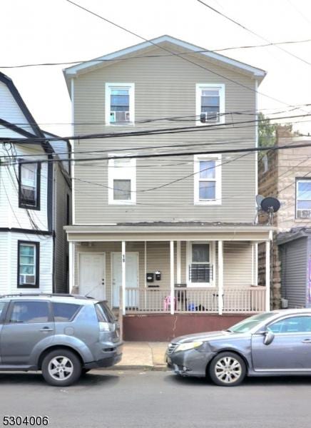 view of front of property featuring covered porch