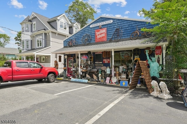 view of front of house