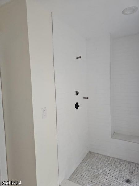 clothes washing area featuring light tile patterned flooring