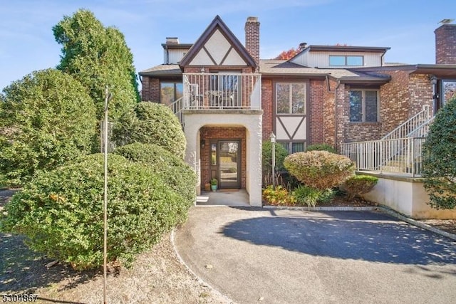 property entrance with a balcony