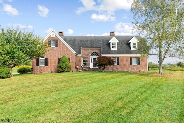 view of front of house with a front lawn