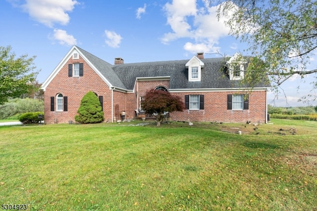 cape cod-style house featuring a front yard