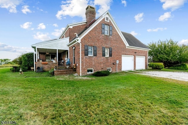 view of front of home featuring a front lawn, a porch, and a garage