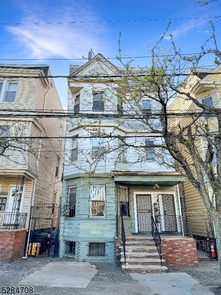 view of front of house featuring covered porch