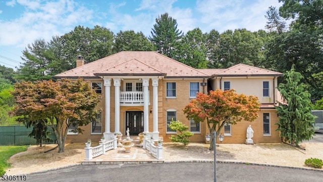 view of front of home featuring a balcony