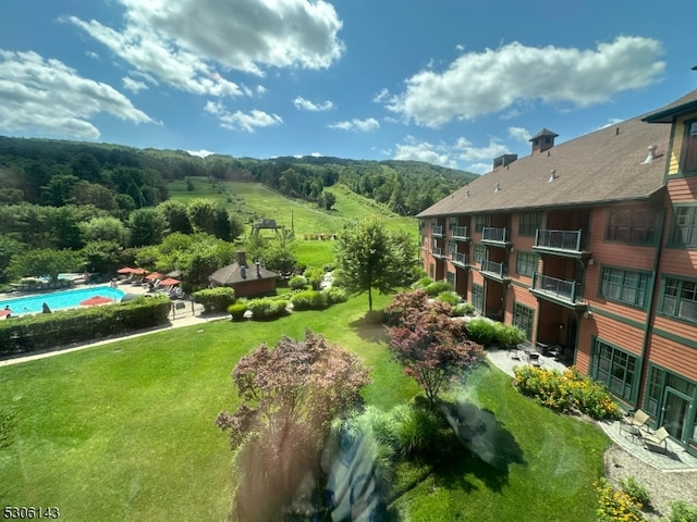 view of yard featuring a balcony