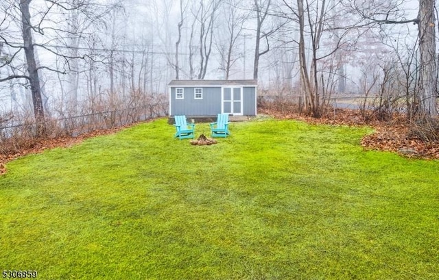 view of yard with a storage unit