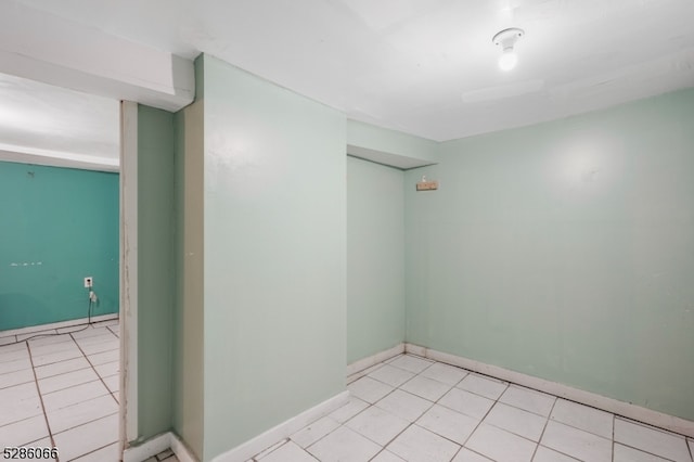 unfurnished room featuring light tile patterned flooring