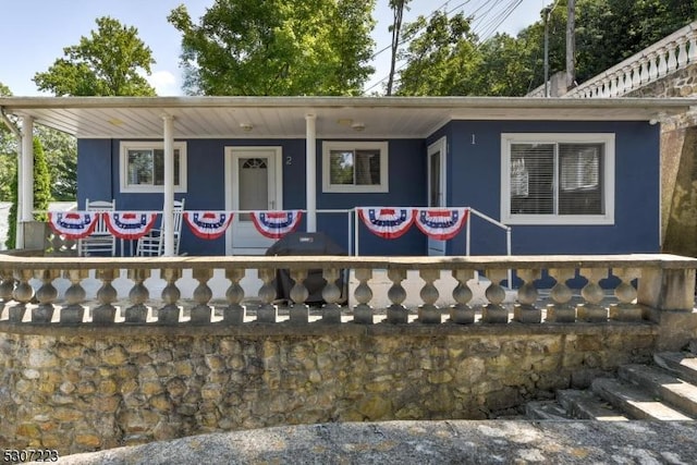 view of front of property