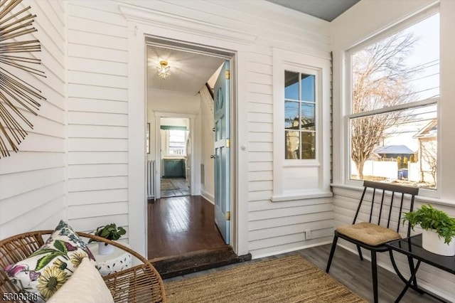 property entrance with covered porch