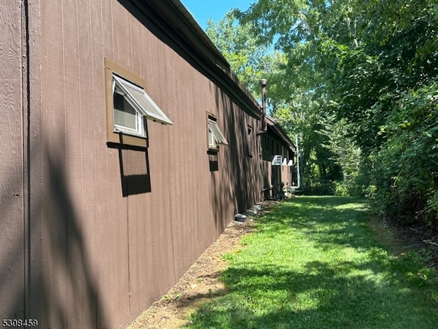 view of side of property featuring a lawn