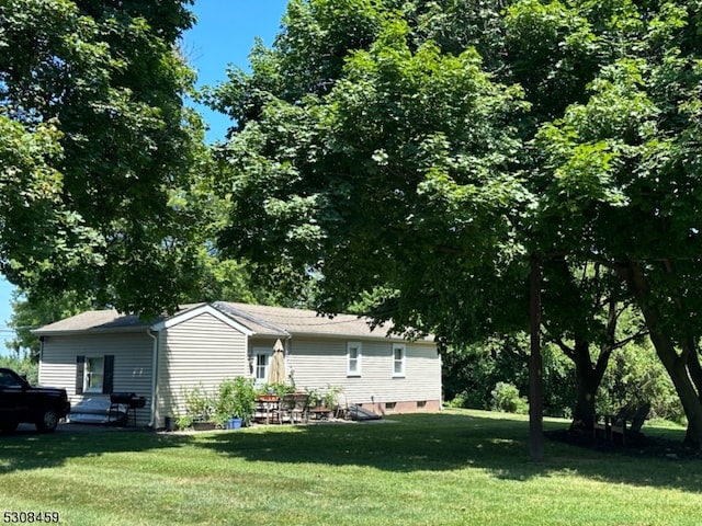 exterior space featuring a lawn