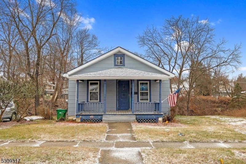 bungalow-style house with covered porch