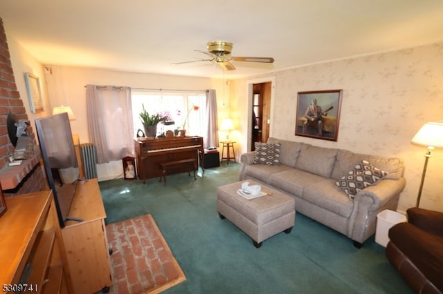 carpeted living room featuring ceiling fan