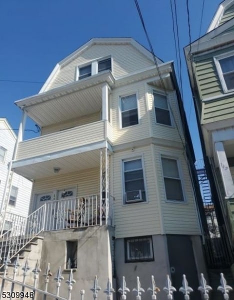 view of front of house with a balcony