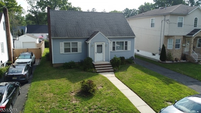 view of front of home featuring a front lawn