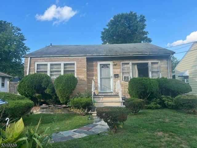 view of front of house featuring cooling unit and a front yard