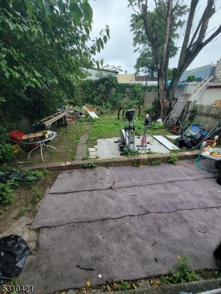 view of yard with a patio