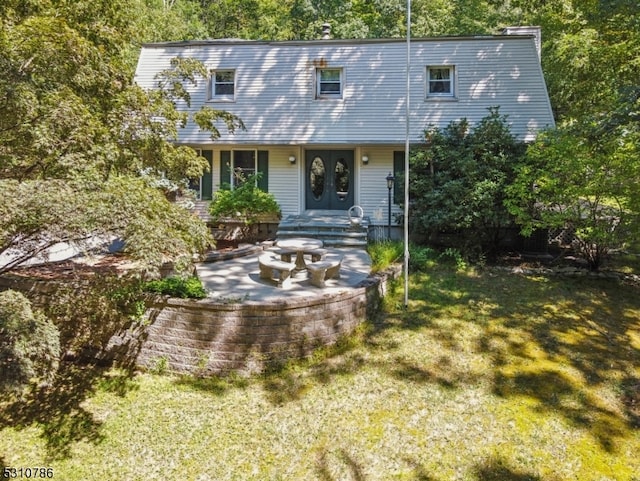 view of front of home featuring a front lawn and a patio area