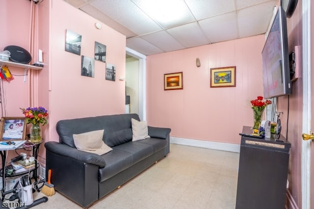 living room featuring a drop ceiling