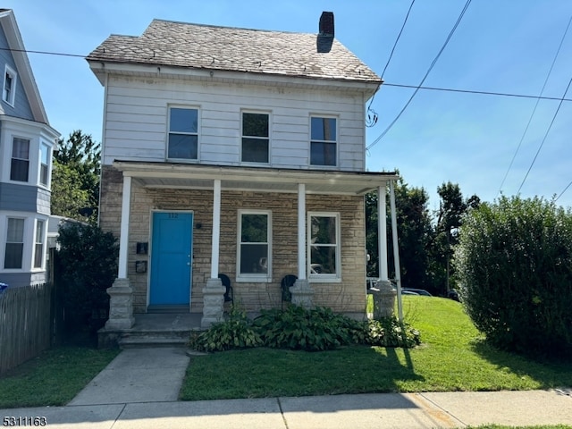 view of front of house with a front yard