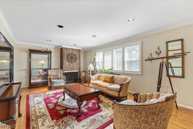 living room featuring light hardwood / wood-style floors and crown molding