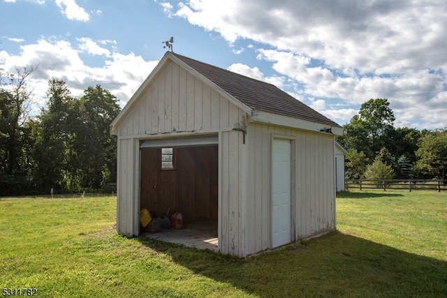 view of outdoor structure with a yard