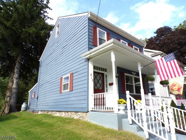 view of front of house featuring a porch and a front yard