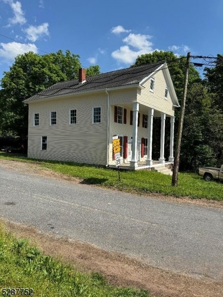 view of front facade with a porch