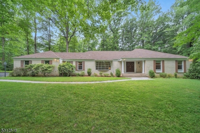 single story home with a front yard