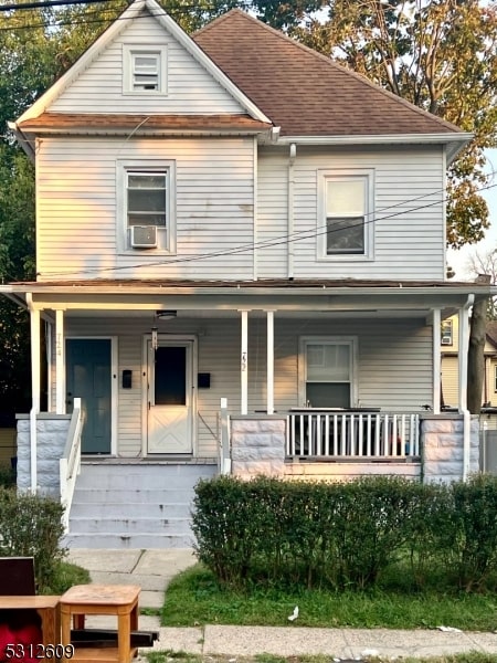 view of front of home with covered porch